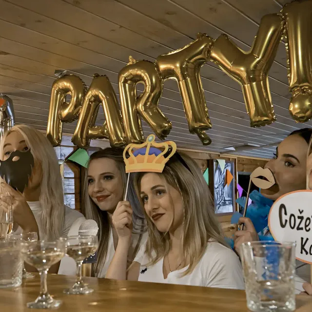 Rozlučka se svobodou s balónky PARTY a rekvizitami